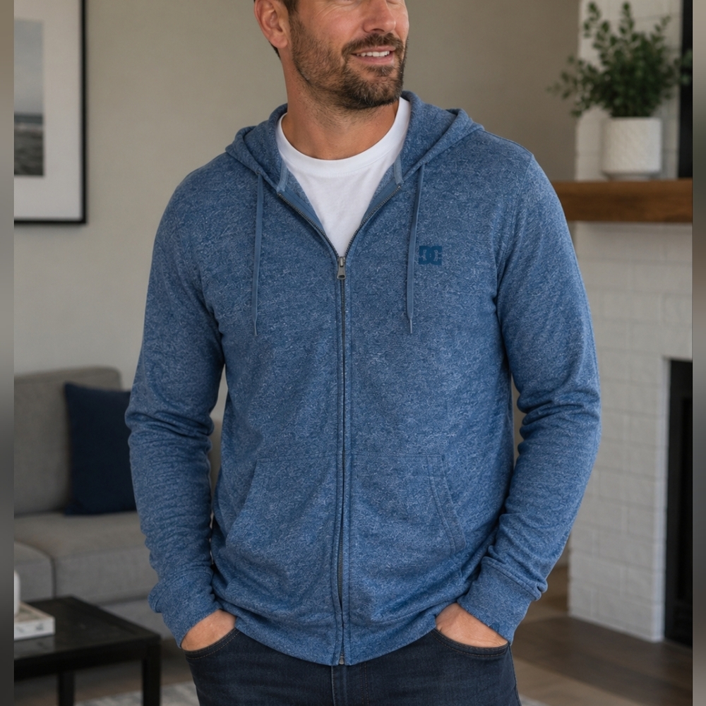 DC  Men’s Blue Zip Hoodie Size Large Lightweight Skate Streetwear Jacket